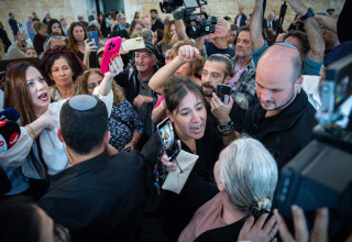 מהומה בבית המשפט העליון (צילום: Yonatan Sindel/Flash90)