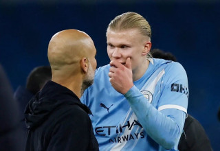 חלוץ מנצ'סטר סיטי ארלינג הולאנד עם פפ גווארדיולה (צילום: רויטרס)