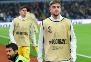 נועם בן הרוש שחקן מכבי תל אביב בחימום (צילום: אודי ציטיאט)