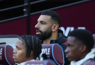 סלאח על הספסל, אמש (צילום: GettyImages, Izzy Poles - AMA)