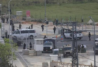 זירת פיגוע הדקירה בעטרת (צילום: רשתות ערביות)