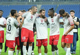 שחקני הפועל ירושלים חוגגים (צילום: ברני ארדוב)