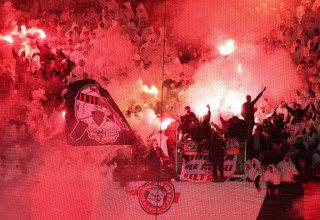 אוהדי ניס (צילום: VALERY HACHE / Contributor)