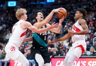 אבדיה חודר לסל (צילום: GettyImages, Mark Blinch)