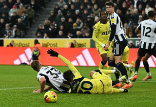 בנטנקור מכשיל את ברן ברחבה (צילום: PAUL ELLIS / Contributor)