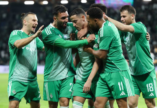 שחקני מכבי חיפה חוגגים (צילום: דני מרון)