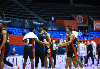 שחקני הפועל ירושלים, מימין קסיוס ווינסטון (צילום: אתר רשמי, מיכל בן גיגי, הפועל ירושלים)