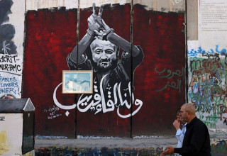 ציור קיר של מרואן ברגותי (צילום: Getty images)