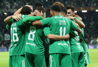 שחקני מכבי חיפה חוגגים (צילום: דני מרון)