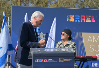 אמילי דמארי ומייק אוונס (צילום:  שלומי אמסלם, באדיבות מוזיאון ידידי ישראל)