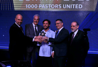 מימין: מייק האקבי, גדעון סער, עומר שם טוב, מייק אוונס ואמיר אוחנה (צילום: אלון שפיגל, משרד החוץ)