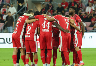 שחקני הפועל באר שבע (צילום: אודי ציטיאט)