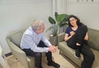 אליזבט צורקוב וגל הירש, ספטמבר 2025 (צילום: באדיבות המשפחה)