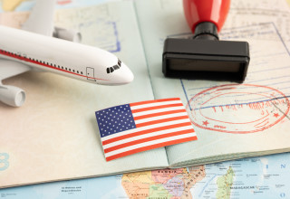 דרכון עם ויזה לארה"ב (צילום: שאטרסטוק)