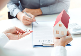 רכשו בית חדש וגילו את ההיסטוריה של הבעלים הקודמים (צילום: אינגאימג')