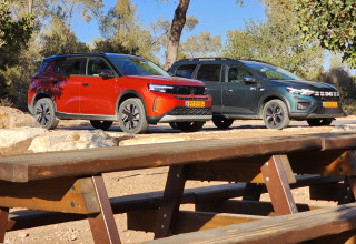 דאצ'יה ג'וגר לצד אופל פרונטרה (צילום: יואל שוורץ)