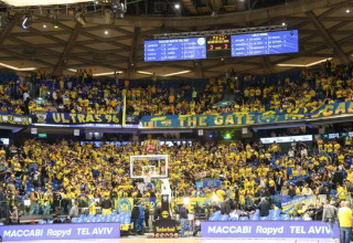 סוף סוף מול היכל מלא. ווקר (צילום: דני מרון)