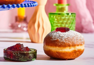 סופגניה קלאסית של מאפה נאמן (צילום: גיל אבירם)