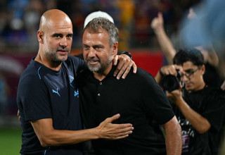 פפ גווארדיולה והאנזי פליק (צילום: CHANDAN KHANNA / Contributor)