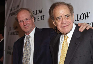 המפיק היהודי ארתור כהן עם השחקן קווין הארט (צילום: גטי אימג')