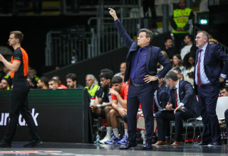 דימיטריס איטודיס מאמן הפועל תל אביב (צילום: GettyImages, Fabio Patamia)