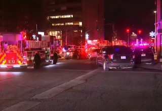 משטרה ולוחמי אש בקמפוס אוניברסיטת בראון בעקבות אירוע ירי (צילום: צילום מסך)