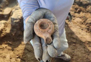 הנר הקדום שהתגלה (צילום: מוז"א - מוזיאון ארץ ישראל)