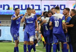 שחקני עירוני קרית שמונה חוגגים (צילום: דני מרון)