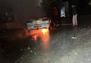 שריפת מכוניות בכפר עין יברוד (צילום: דובר צהל)