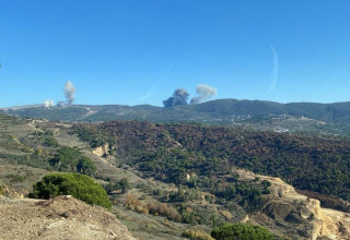 תקיפת מחנה אימונים של כוחות הארטילריה של חיזבאללה בדרום לבנון  (צילום: רשתות ערביות)