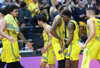 שחקני מכבי תל אביב (צילום: דני מרון)