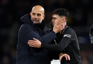 פפ גווארדיולה עם פיל פודן שחקן מנצ'סטר סיטי (צילום: GettyImages, Vince Mignott/MB Media)