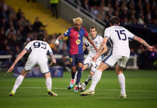 לאמין ימאל בין שחקני אינטר (צילום: Quality Sport Images)