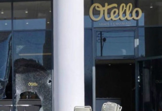 הויטרינה של סניף הגלידריה שהותקפה (צילום: שימוש לפי סעיף 27א')