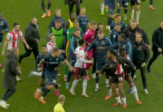 המהומה בין שחקני קובנטרי לסאות'מהפטון (צילום: צילום מסך, X (טוויטר))