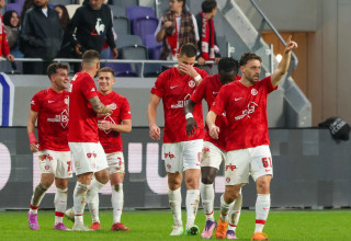 עומרי אלטמן שחקן הפועל תל אביב חוגג שער (צילום: דני מרון)