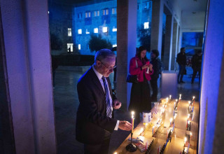 הדלקת נרות לזכר הנרצחים בפיגוע בחוף בונדיי באוסטרליה (צילום: חיים גולדברג/פלאש 90)