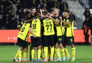 שחקני בית"ר ירושלים חוגגים (צילום: דני מרון)