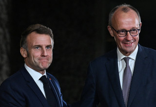 פרידריך מרץ, עמנואל מקרון (צילום:  REUTERS/Annegret Hilse)