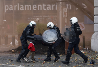 מחאות באירופה (צילום: REUTERS/Yves Herman)