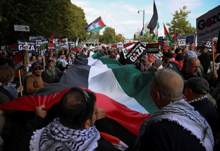 הפגנה פרו פלסטינית בלונדון (צילום: רויטרס)