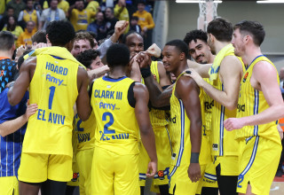 שחקני מכבי תל אביב (צילום: דני מרון)