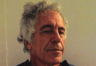 ג'פרי אפשטיין לאחר חשד לניסיון התאבדות (צילום: משרד המשפטים האמריקאי )