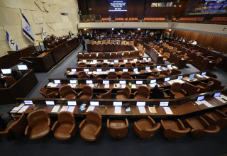 מליאת הכנסת ריקה, חברי האופוזיציה עזבו את ההצבעה על ועדת החקירה  (צילום: מארק ישראל סלם)