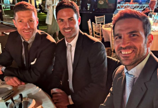 פברגאס, אלונסו וארטטה (צילום: צילום מסך, X (טוויטר))