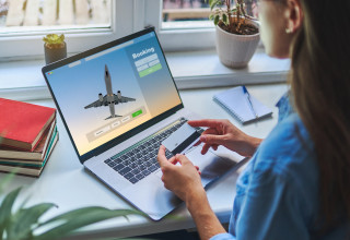 הזמנת כרטיסי טיסה (צילום: שאטרסטוק)