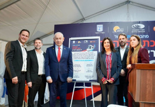 בנימין נתניהו, מירי רגב, בצלאל סמוטריץ'  - הארכת הקו האדום של הרכבת הקלה (צילום: דוברות משרד התחבורה)