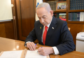 ראש הממשלה חותם על ההכרה בסומלילנד כמדינה עצמאית (צילום: לשכת העיתונות הממשלתית)