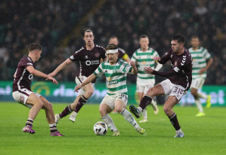 דייזן מאדה שחקן סלטיק במשחק מול הארטס (צילום: GettyImages)