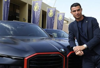 כריסטיאנו רונאלדו עם אחד מרכבי היוקרה שלו (צילום: צילום מסך, X (טוויטר))